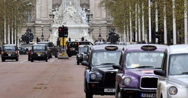 Londonban minden Euro 6 alatti busz és teherautó szigorú környezetvédelmi díjat fizet a behajtásért
